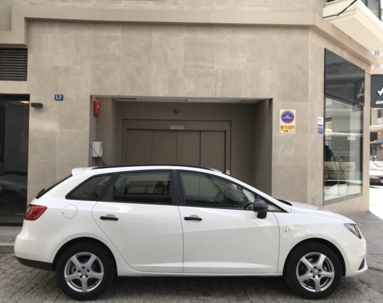 Acheter une voiture SEAT IBIZA ST 2016 1.2 TSI 90CV d'occasion à Málaga. Avec la garantie de Larios Rental